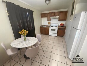 Building Photo - 1321 W Vogel Ave