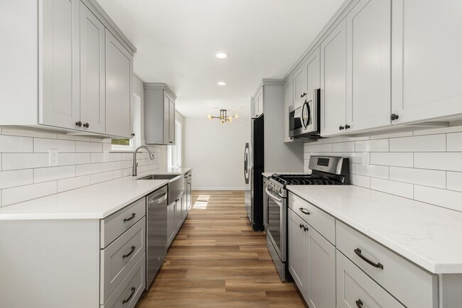 Building Photo - Elegant 3 Bed, 2.5 Bath Home in Northeast ...