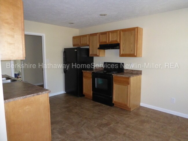 Building Photo - 3BR, 2BA on eastside near Rose Hulman