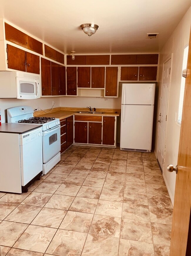 Building Photo - Coming Soon! 3 bed 1 bath home. Huge backy...