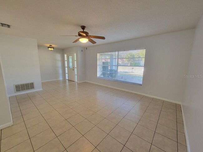 Foto del edificio - 8542 Braxton Dr