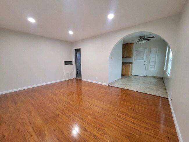 Building Photo - 2221