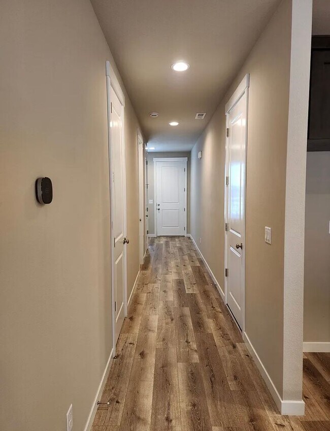 Building Photo - Must See Townhome Located in Ponderosa Ridge