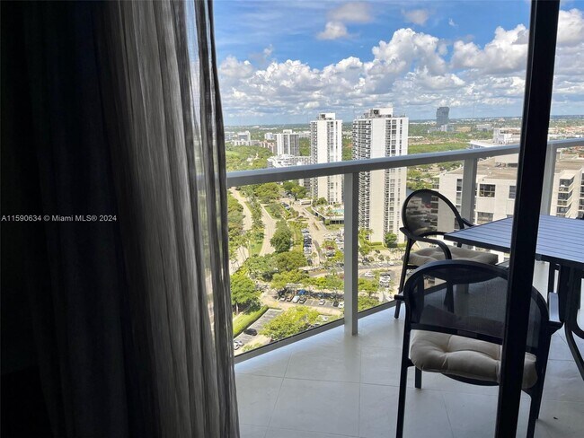 Foto del edificio - 20281 E Country Club Dr