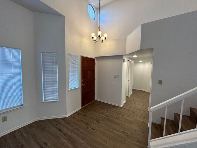 Building Photo - Beautiful 4 Bed / 2.5 Bath Silver Creek Home w/ RBP & $0 Deposit Option