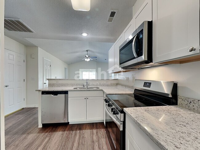 Building Photo - 100 Exeter Court