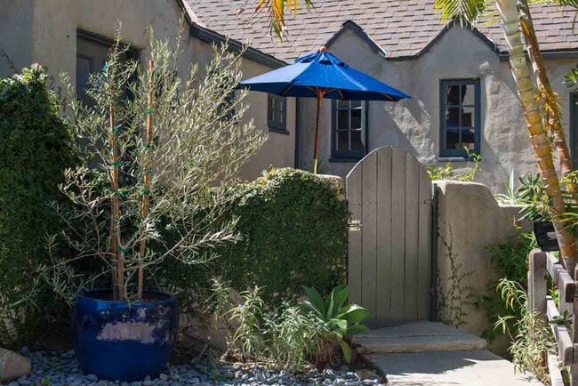 Building Photo - 2234 N Vista del Mar Ave