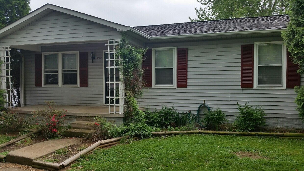 Primary Photo - 130 Oakview Dr SE