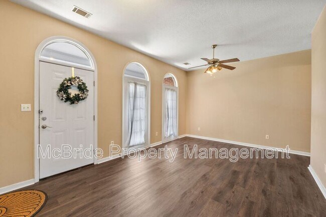 Foto del edificio - 928 Hunting Horn Wy