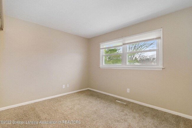 Photo - 858 E Greenlawn Ave Apartment