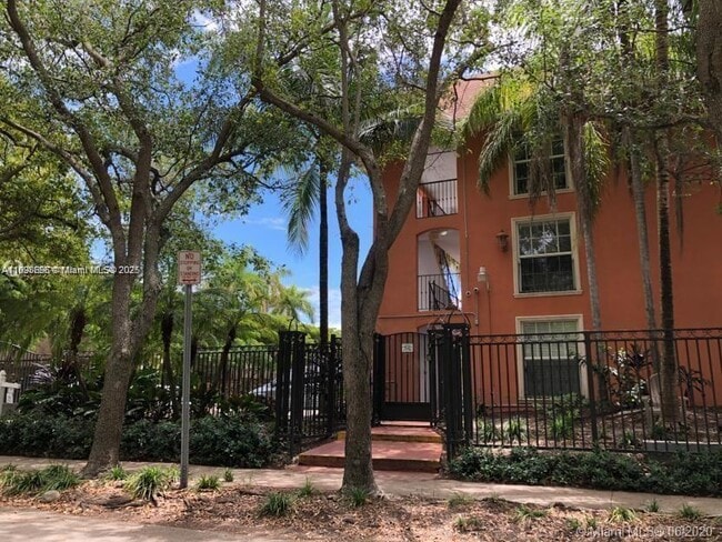Foto del edificio - 3245 Virginia St