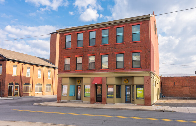 View of the bldg from the street - 818 12th St