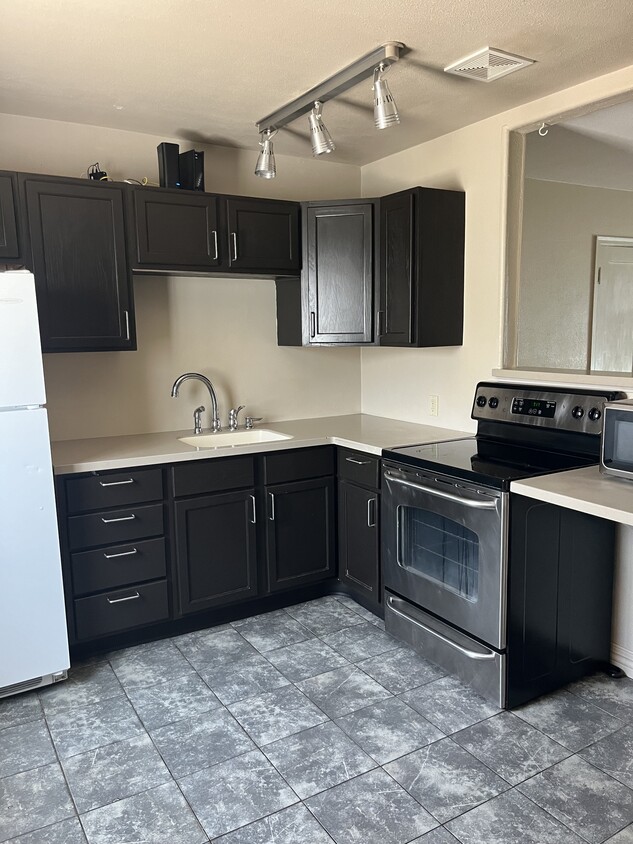 Building Photo - 255 Bartlett St