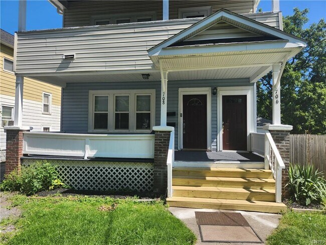 Foto del edificio - 708 Milton Ave