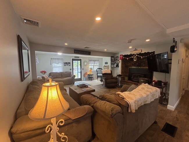 Building Photo - 6 Neal Shore Rd