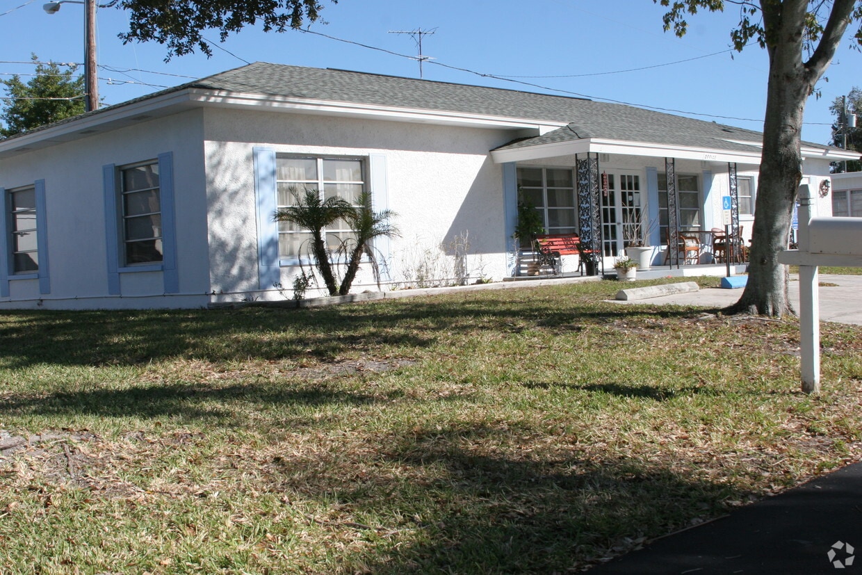 Building Photo - Far Horizon