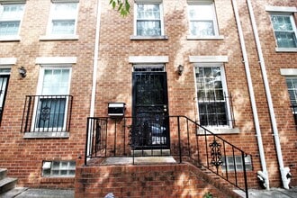 Building Photo - 109 N Ann St