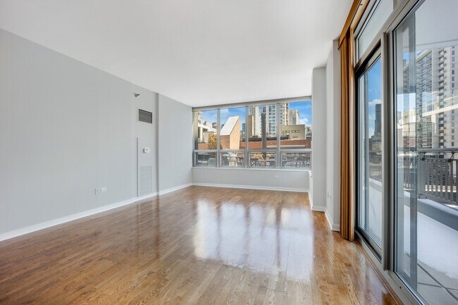 Foto del edificio - 330 W Grand Ave