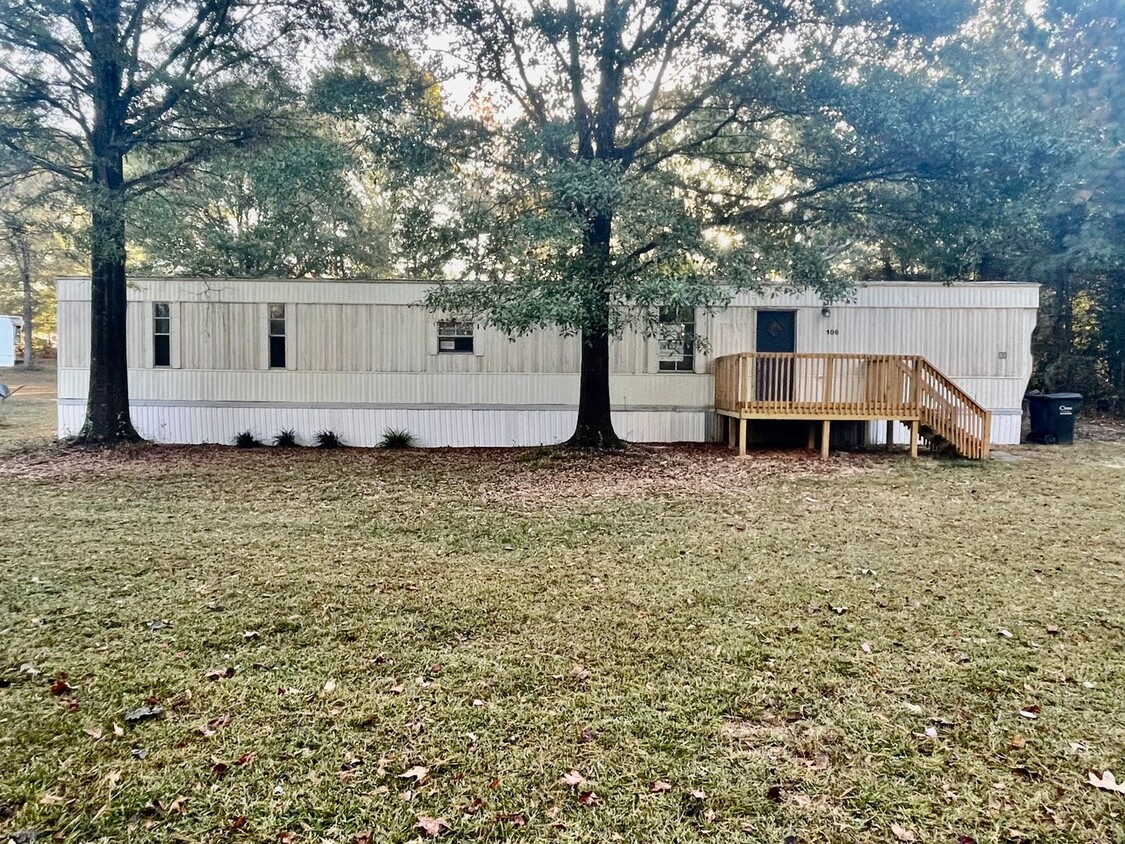 Primary Photo - Adorable 2 bedroom 2 bath Trailor Home loc...