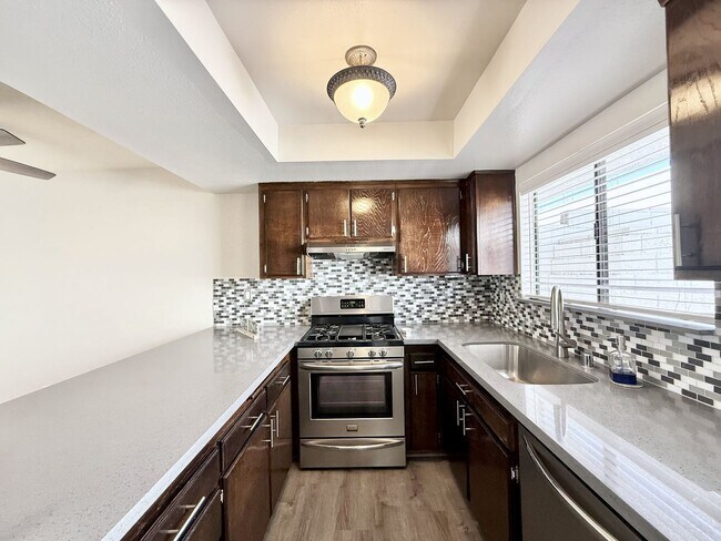 Foto del edificio - AVAILABLE NOW!! GORGEOUS 3 Bedroom 3 Bathroom Condo Rancho Mirage!!!