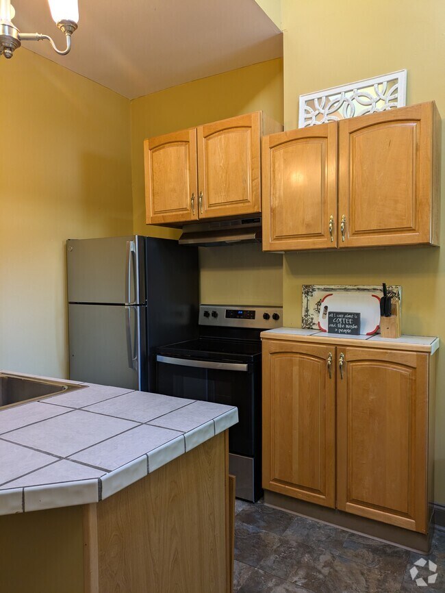 Apartments for Rent in Middleburg Hts OH with High Ceilings 492