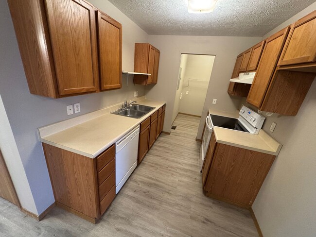 Building Photo - Updated 2 bedroom one bath apartment in be...