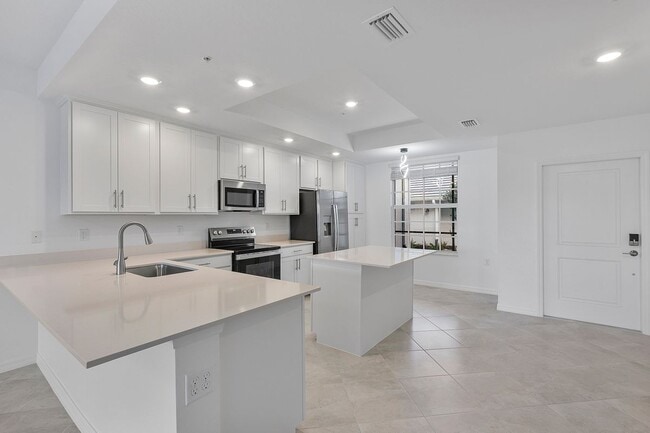 Building Photo - 15185 Bluffton Ln