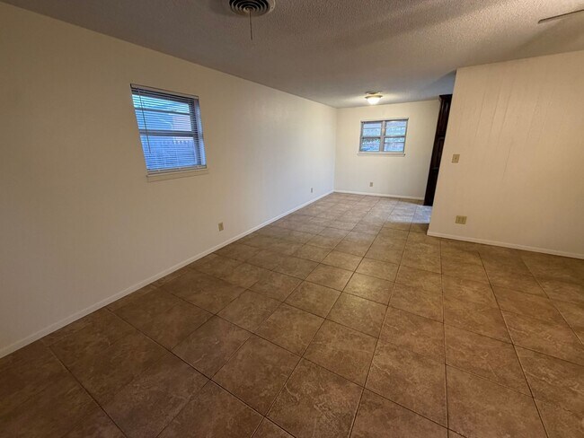Foto del edificio - 5003 Hall Ave