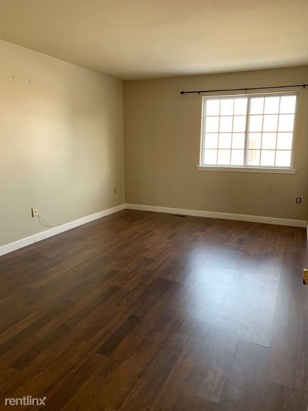 Building Photo - 3 br, 2.5 bath Townhome - 9 Sassafras Dr