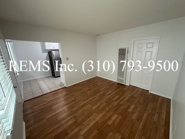 Building Photo - 907 Manhattan Ave