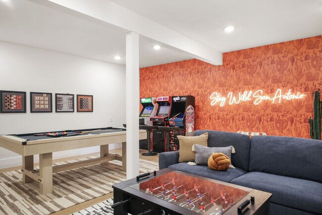 Building Photo - 5410 King Richard St