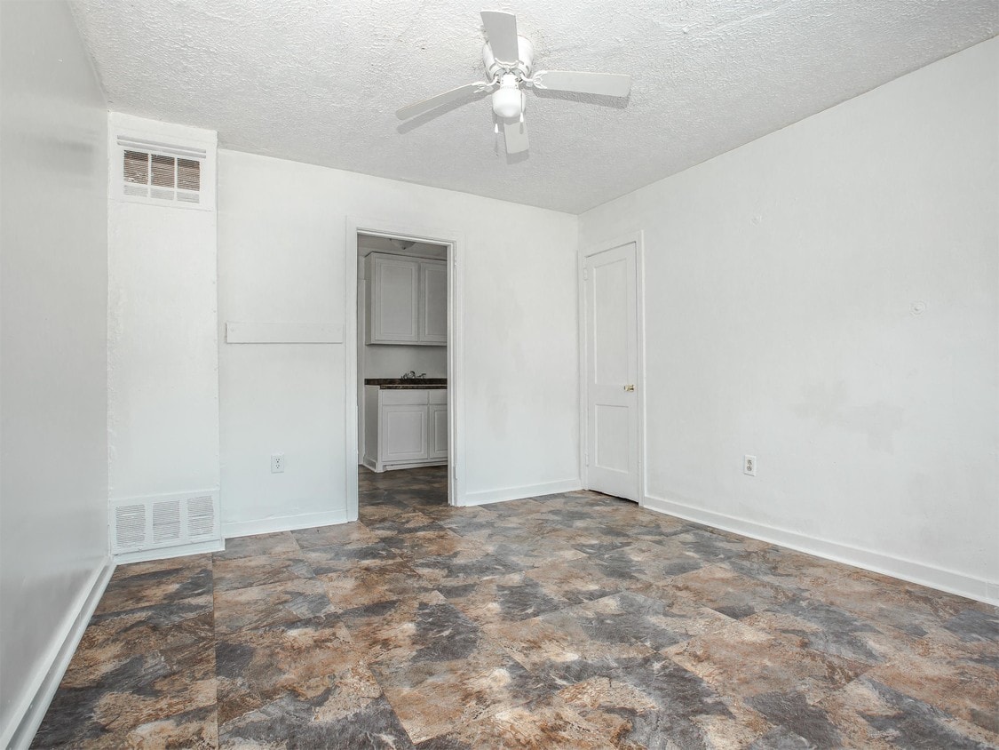 633 Guidici St Unit 1A, Jackson, MS 39204 Apartment for Rent in