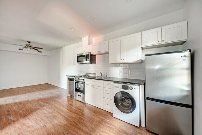 Building Photo - 306 E 30th St