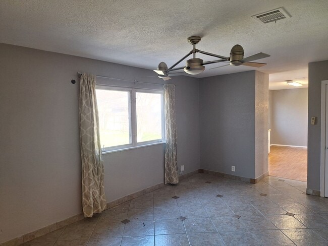 Building Photo - Charming 3-bedroom, 1-bath home in the heart of Hurst