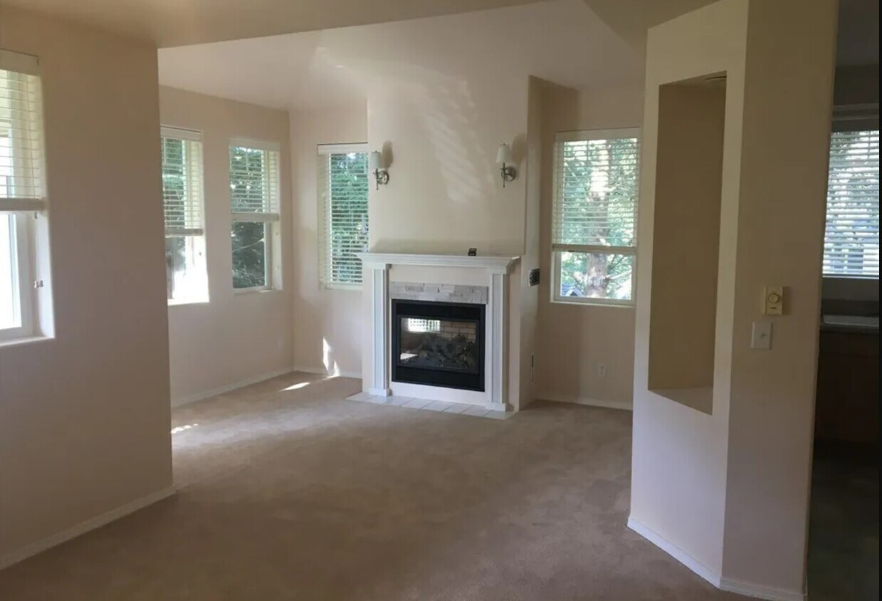 7031 196th St SW Unit 205, Lynnwood, WA 98036 Condo for Rent in