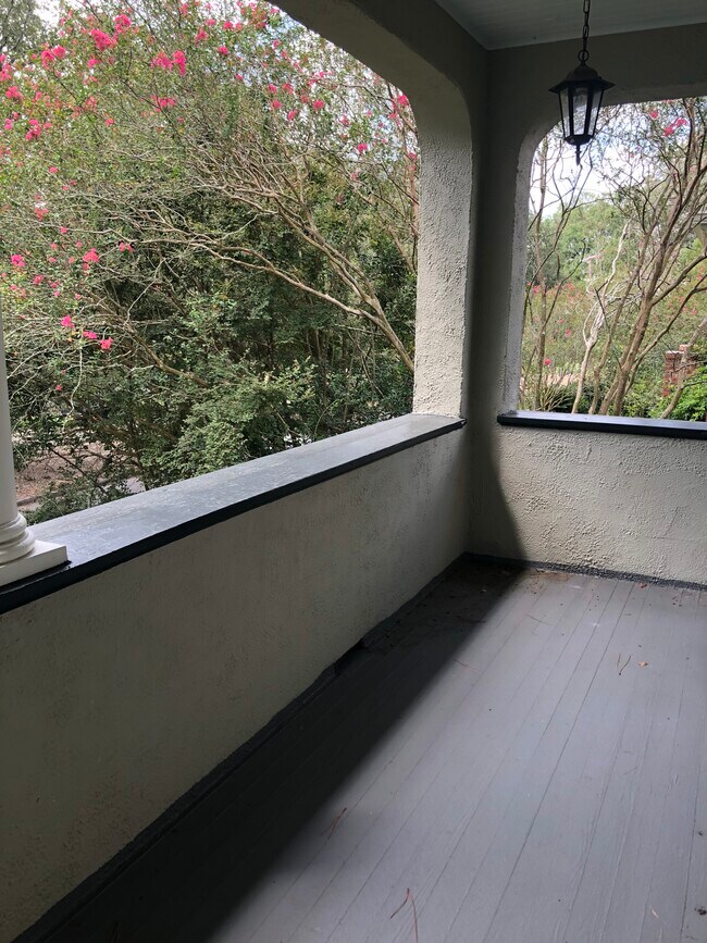 balcony - 2023 Kleinert Ave