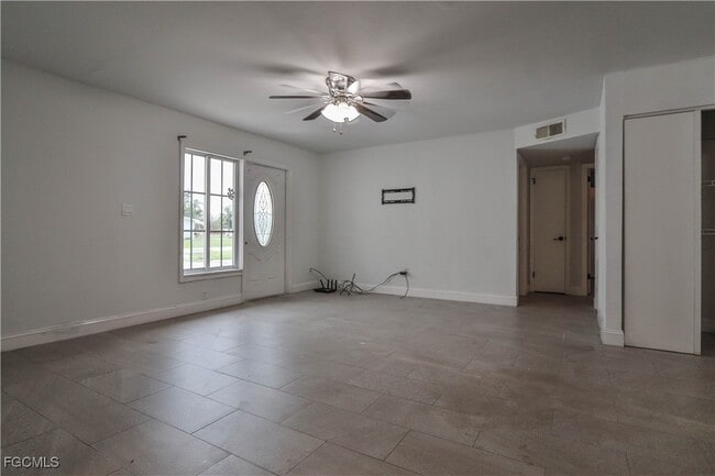 Building Photo - 305 Bougainvillea Rd W