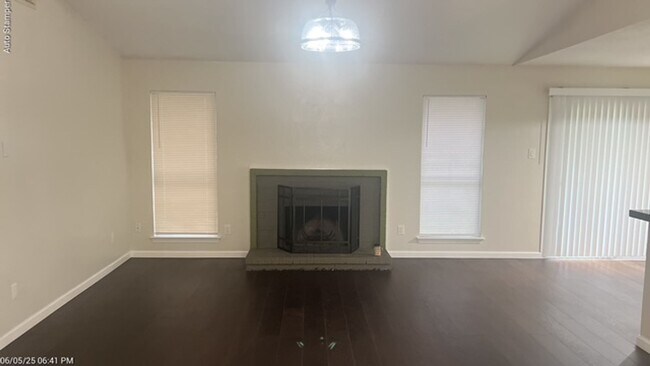 Foto del edificio - 3900 Glen Knoll Ct