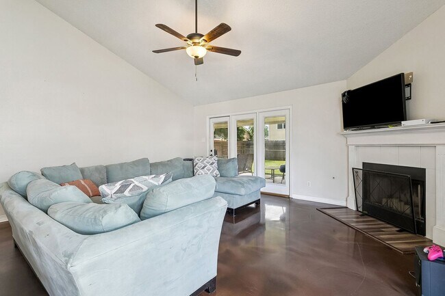 Building Photo - 3001 Meadow Lake Dr E