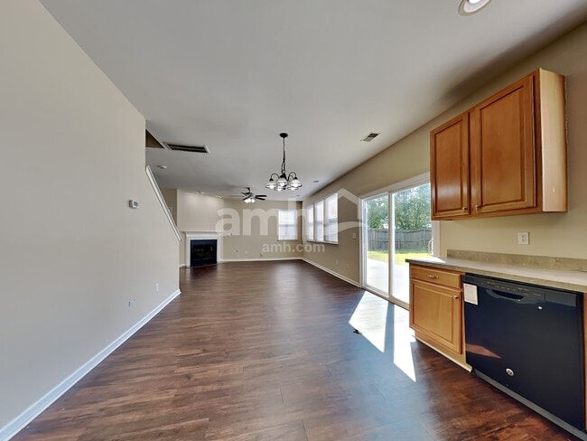 Building Photo - 105 Graduate Ln