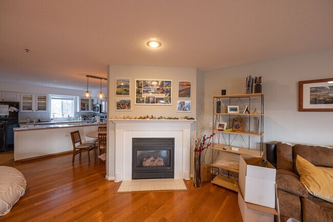 Foto del edificio - Two bedroom + Bonus room in Vancouver - View