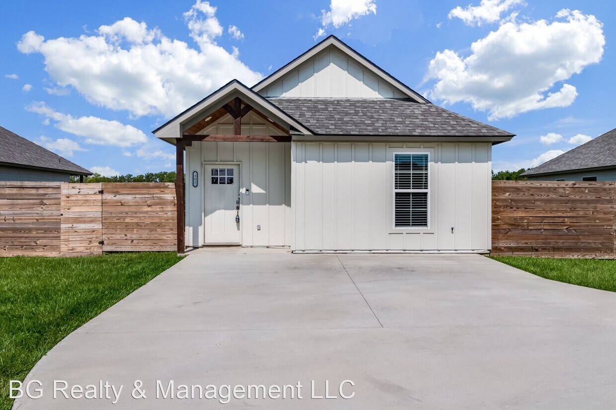Primary Photo - 3 br, 2 bath House - 309 Colorado Rd.