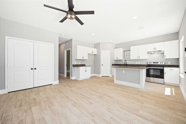 Foto del edificio - 4651 Mallow St