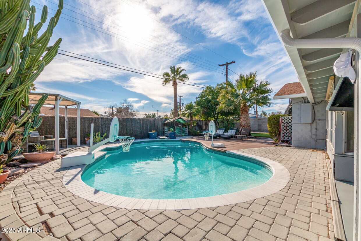 Foto principal - 8613 E Virginia Ave