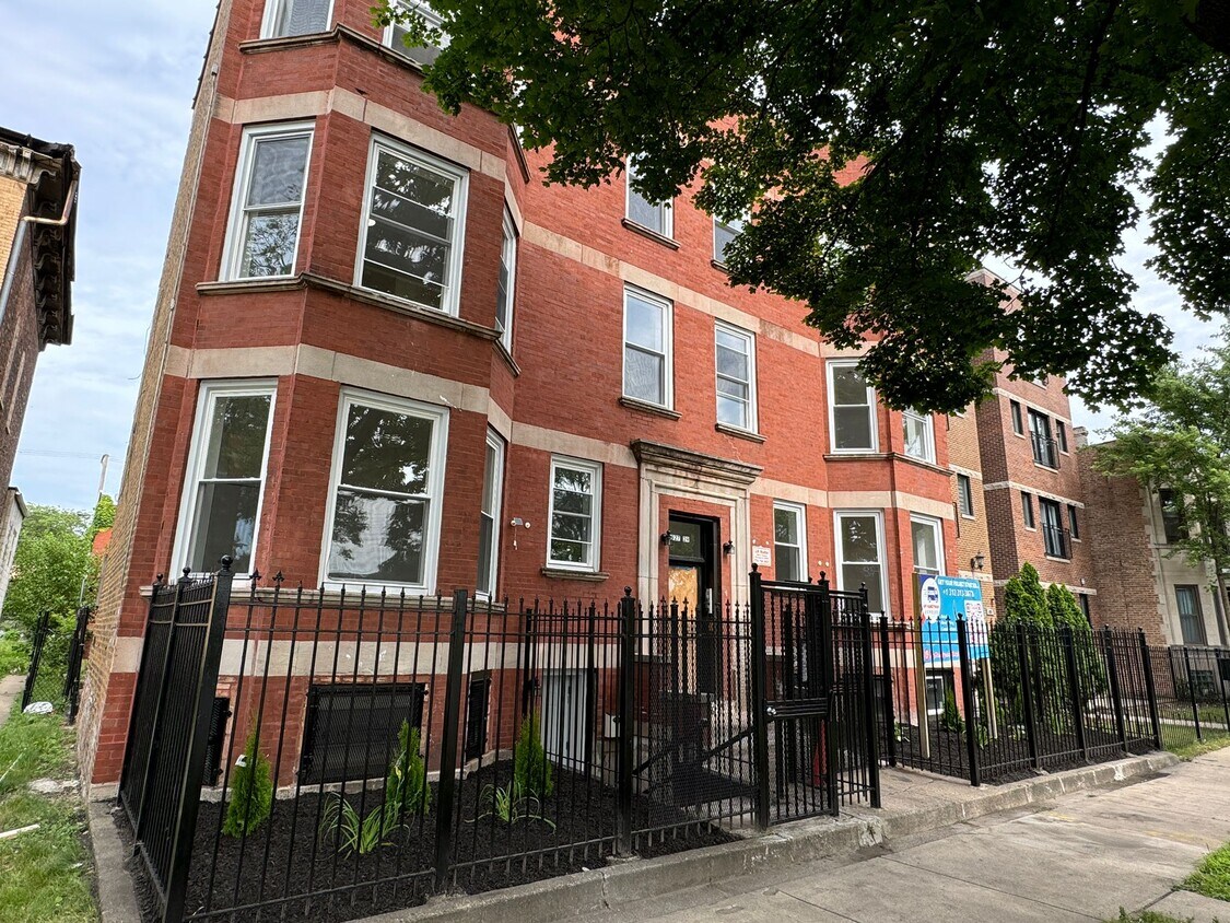 Foto del edificio - 4927 S Prairie Ave