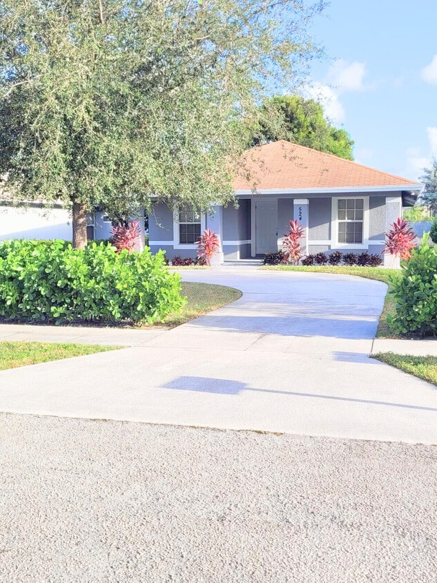 Primary Photo - 524 Southridge Rd