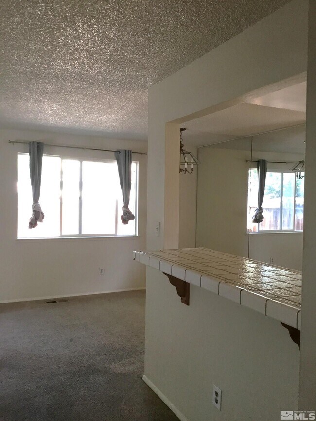 Foto del edificio - 832 E Greenbrae Dr