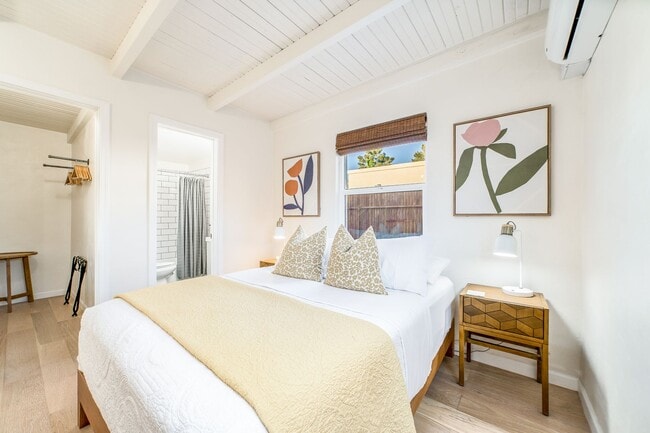 Building Photo - Charming 1-bedroom, 1-bathroom