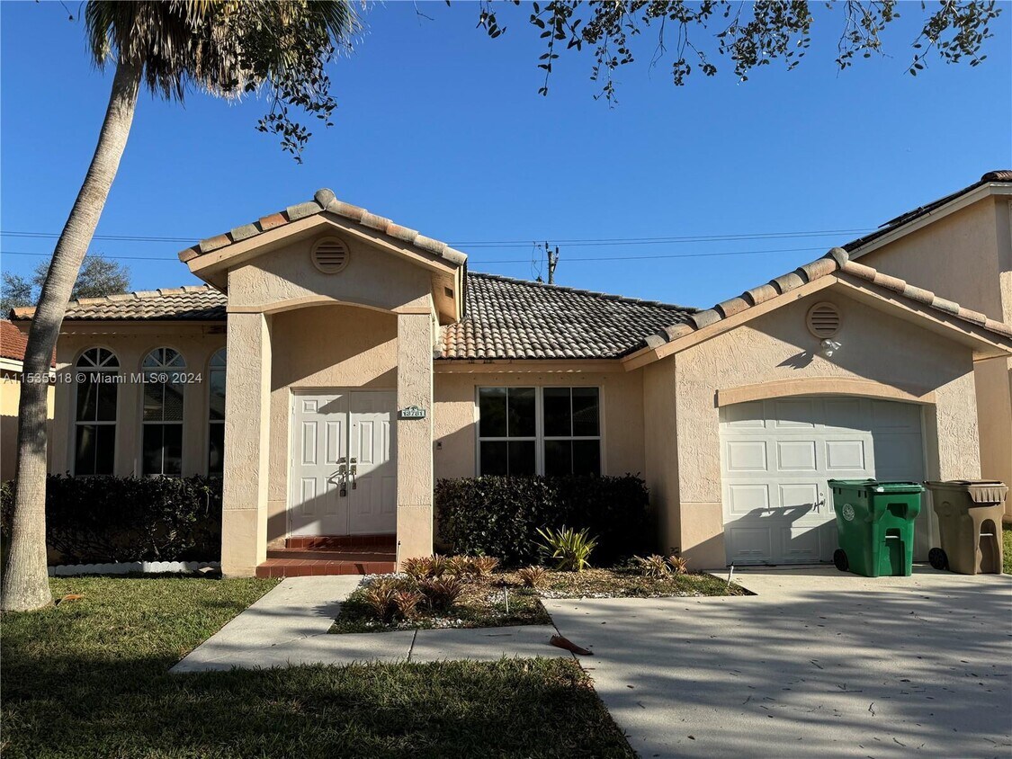 Primary Photo - 13781 N Garden Cove Cir