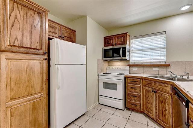 Building Photo - 1022 W Coffin St